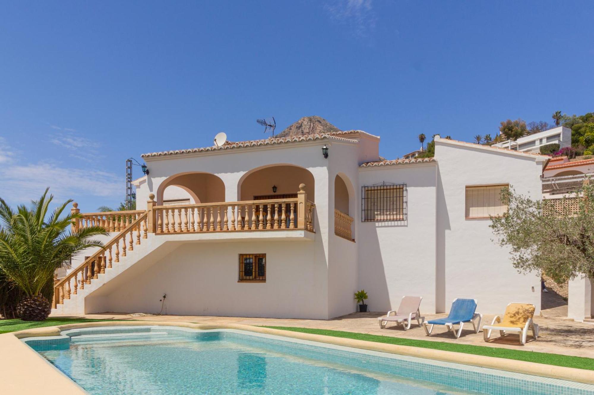 Olivos Con Piscina Holiday home *
